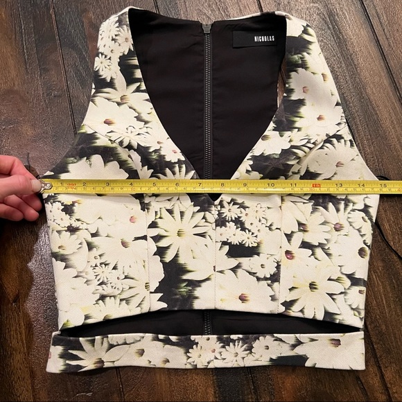 NICHOLAS Crop Top - Picture 9 of 10